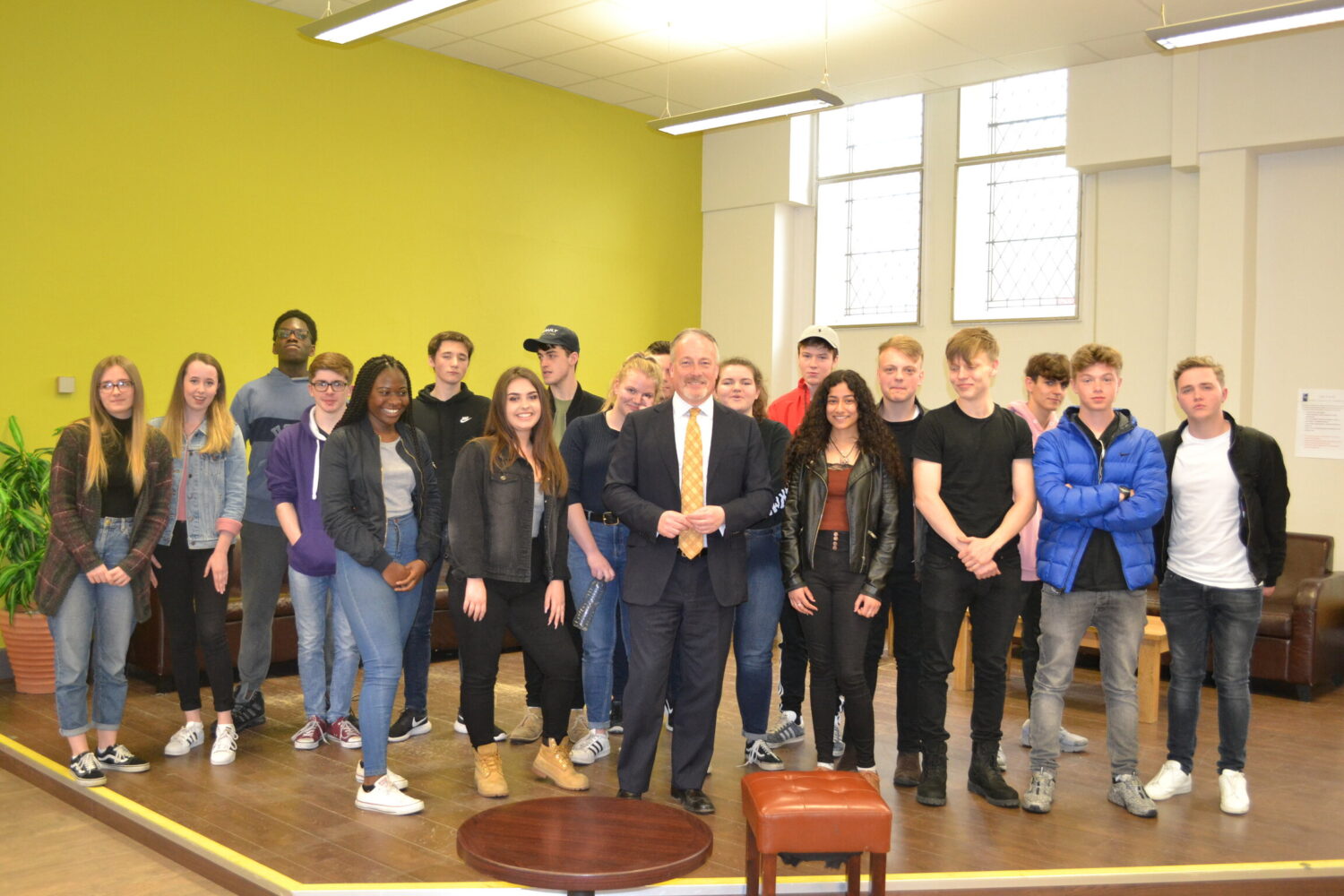 Students talk politics with local MP